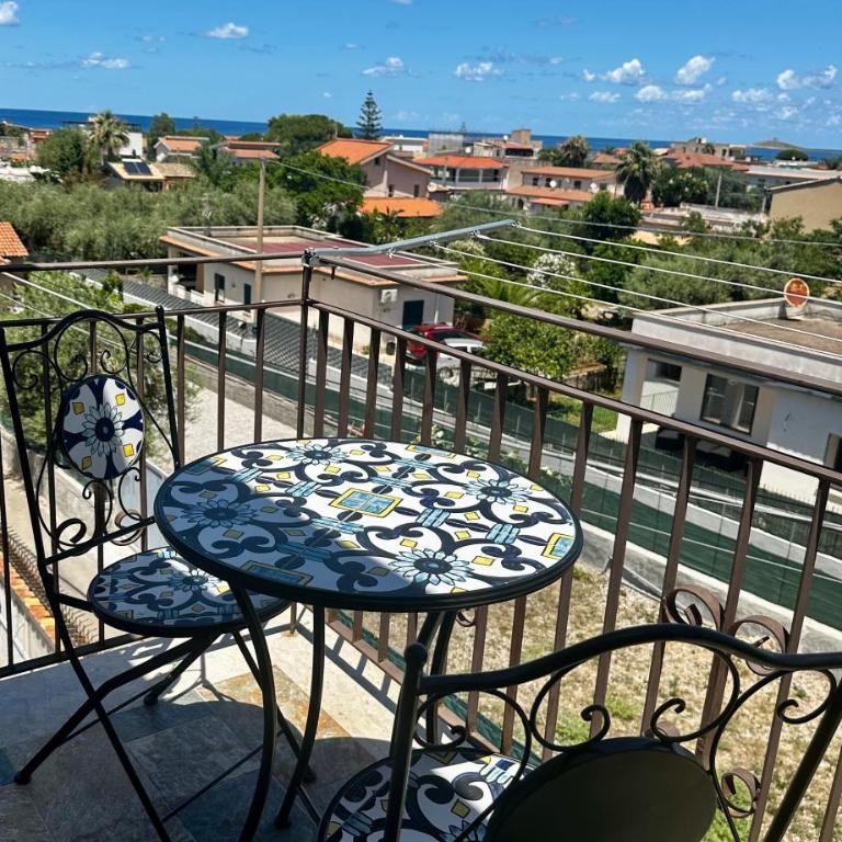 La Casetta di Gloria - Two-Bedroom Apartment with Balcony - 2