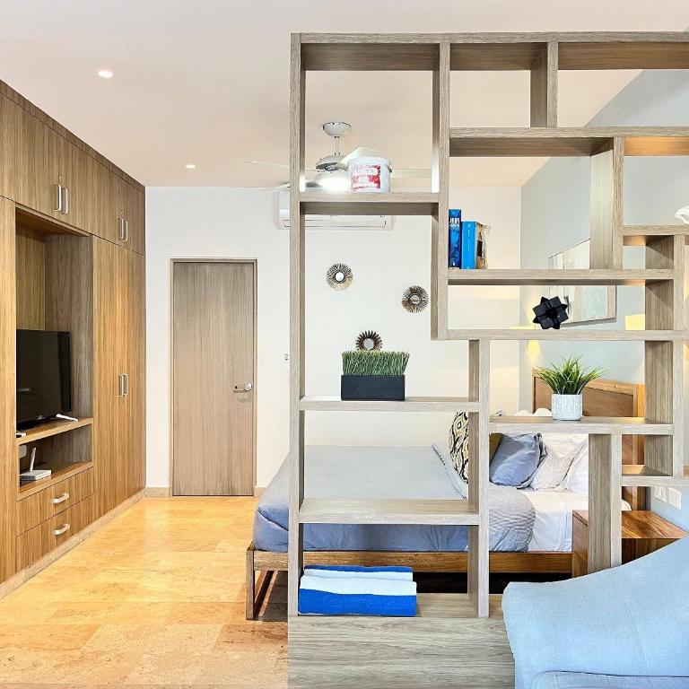 Modern Studio close to the beah Pool and Fast WiFi - Studio Apartment - 9