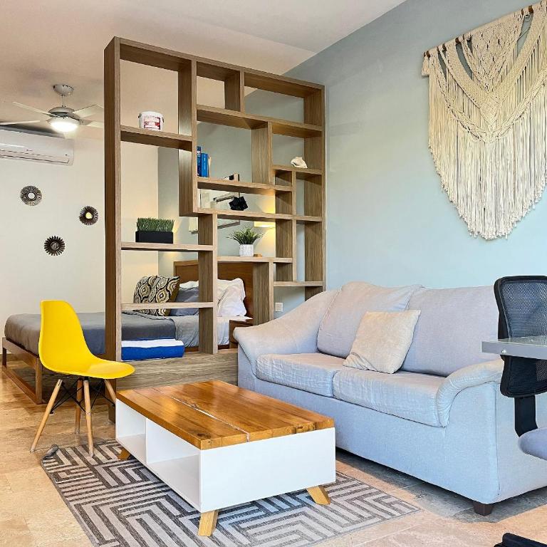Modern Studio close to the beah Pool and Fast WiFi - Studio Apartment - 12