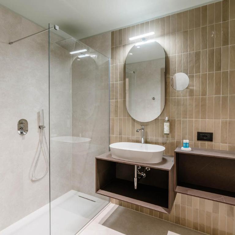Hotel Monte Baldo e Villa Acquarone - Camera Queen Deluxe - 7