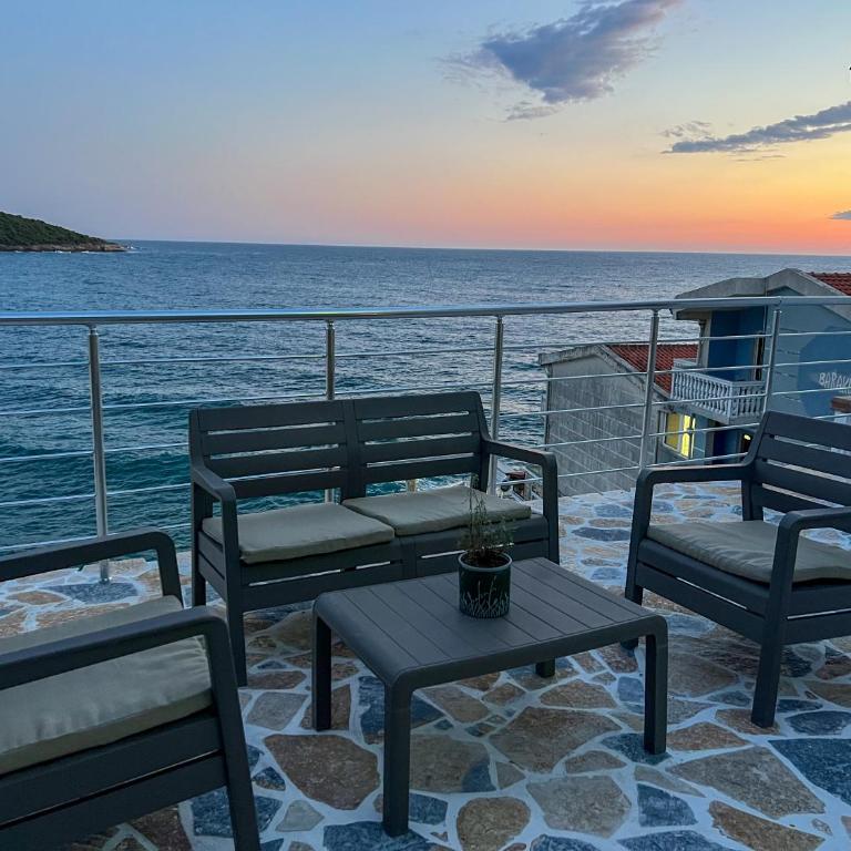 Azzure Apartment - One-Bedroom Apartment with Sea View - 4