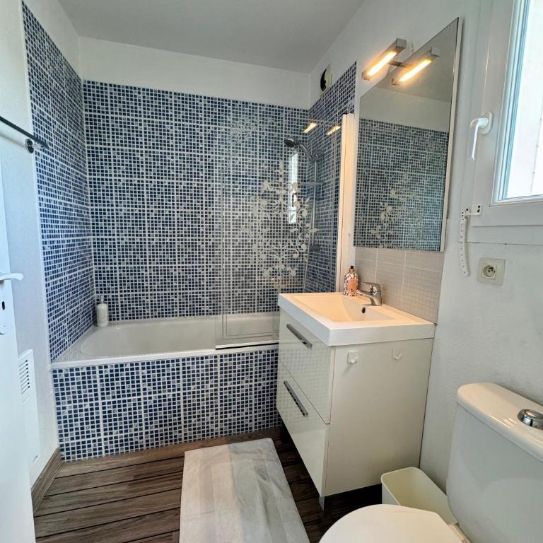 Bleu Prestige - Penthouse vue mer -Terrasse -Plage 100m -Cap d'Agde - Histoire de Clés - Appartement 3 Chambres - 8