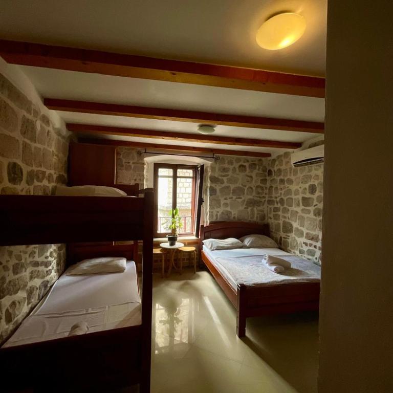 Square view - One-Bedroom Apartment - 1