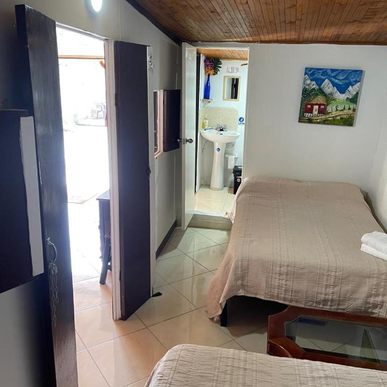 hospedaje lapislázuli - Habitación Doble - 2 camas dobles - 10