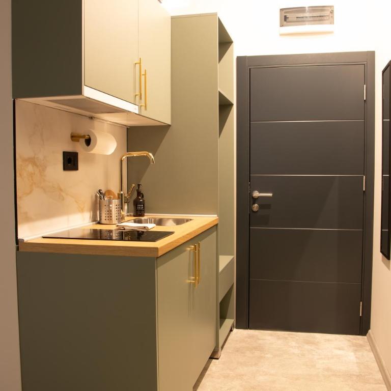 1922 Downtown Apartments - Studio with Spa Bath - 3
