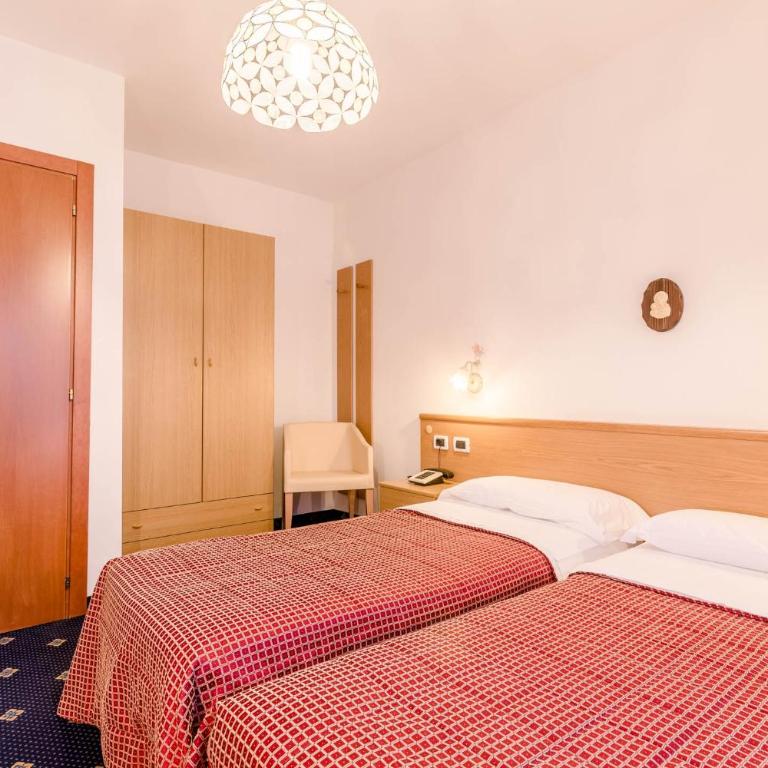 Pineta Pastry Hotel - Camera Familiare - 3