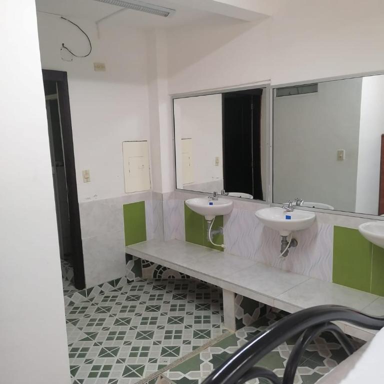 Guacamayas Resort - Habitación Familiar con baño compartido - 2