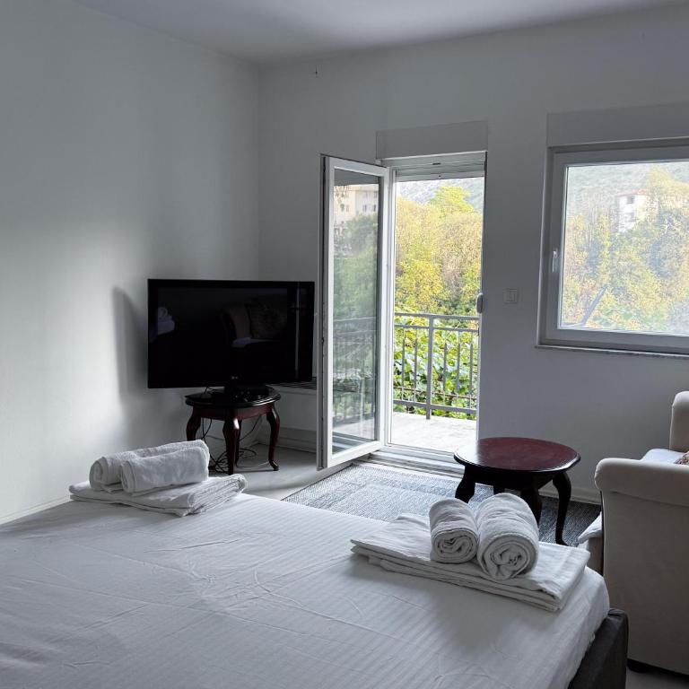 Old Town Oasis - Two-Bedroom Apartment with Balcony and Terrace - 16