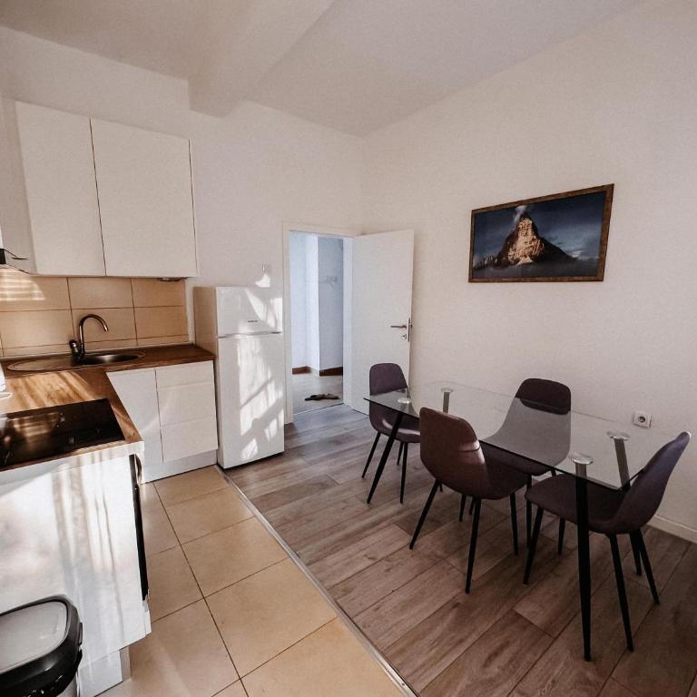 Old Town Oasis - One-Bedroom Apartment with Garden View - 13