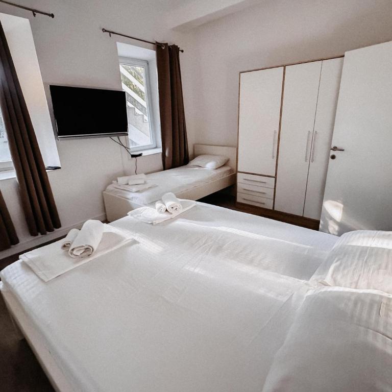 Old Town Oasis - One-Bedroom Apartment with Garden View - 11