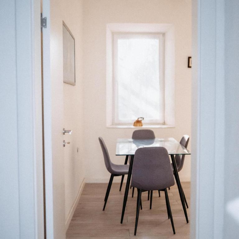 Old Town Oasis - One-Bedroom Apartment with Garden View - 8