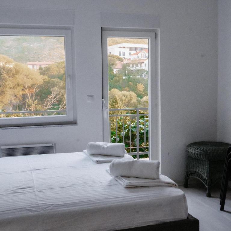 Old Town Oasis - Two-Bedroom Apartment with Balcony and Terrace - 31