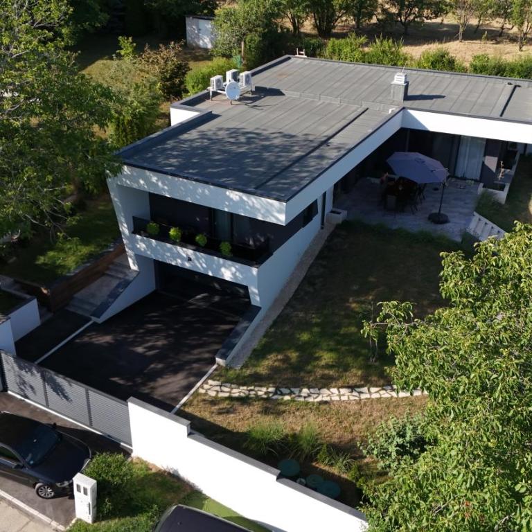 Rent Your Family Retreat in Novi Sad - Vila sa Sopstvenim Bazenom - 10