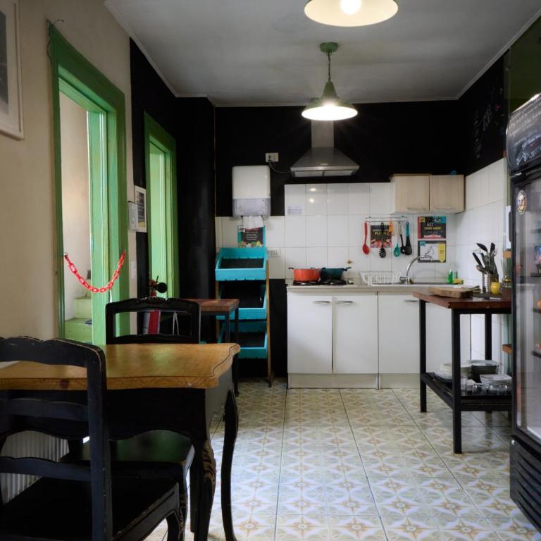 Hostal Providencia - Habitación Doble con baño compartido - 2 camas - 4
