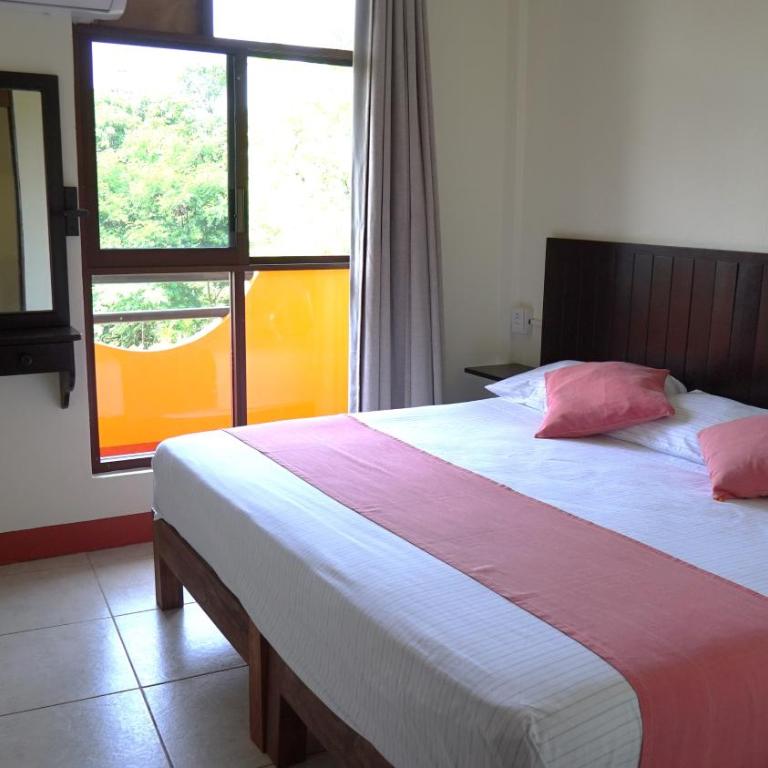 Bacanda Hotel - Habitación Familiar con baño privado - 1