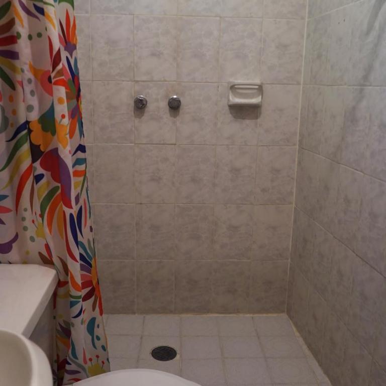 Bacanda Hotel - Habitación Familiar con baño privado - 6