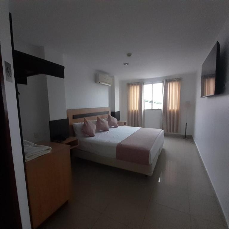 Corona Real Hotel - Comfort Triple Room with Shower - 4