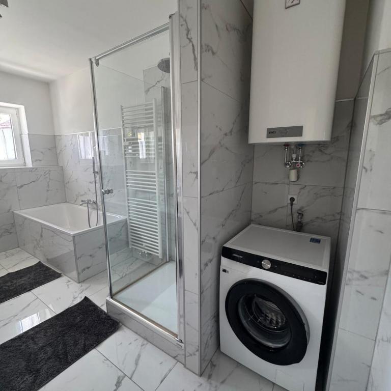 Modernes Zentrales Apartment - Apartamento con vistas y balcón - 14