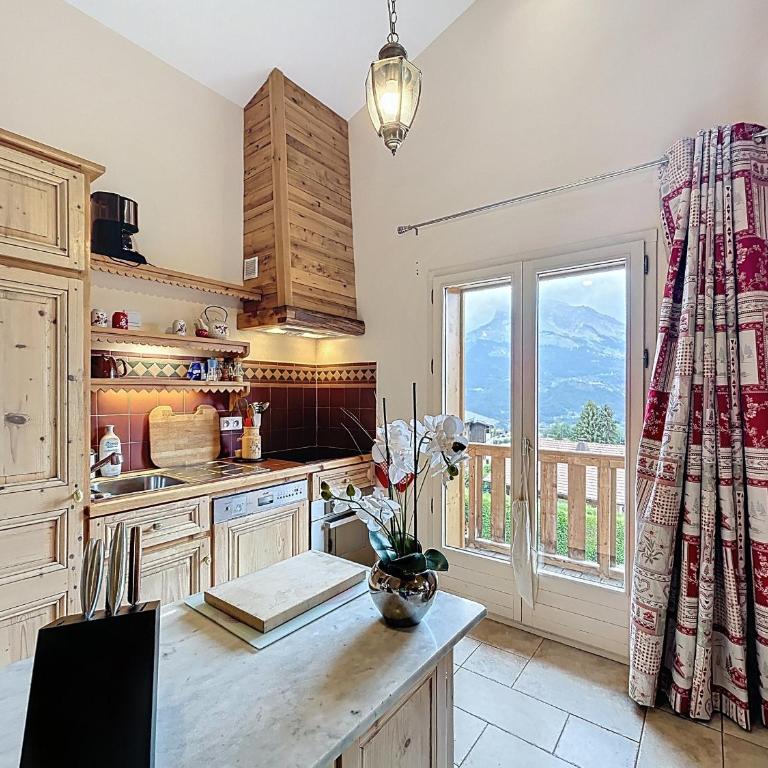 Appartement 2 chambres, mezzanine, vue Mont Blanc, proche village, parking - FR-1-560-164 - Appartement - 2