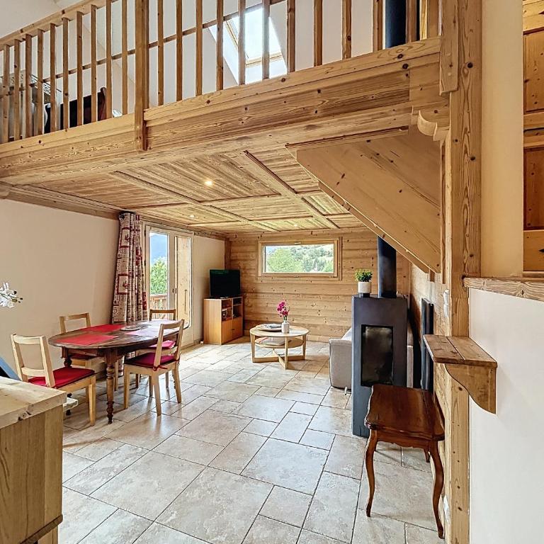 Appartement 2 chambres, mezzanine, vue Mont Blanc, proche village, parking - FR-1-560-164 - Appartement - 4