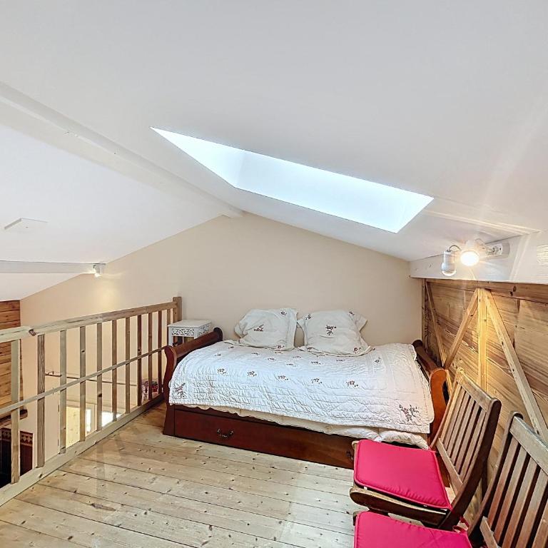 Appartement 2 chambres, mezzanine, vue Mont Blanc, proche village, parking - FR-1-560-164 - Appartement - 8