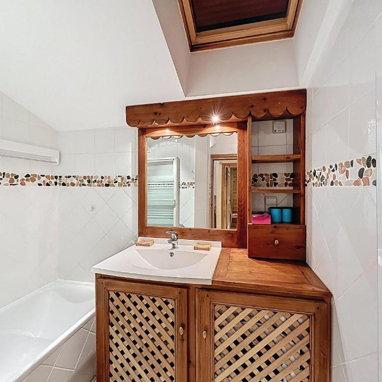 Appartement 2 chambres, mezzanine, vue Mont Blanc, proche village, parking - FR-1-560-164 - Appartement - 9
