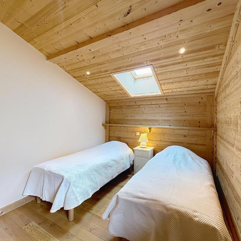 Appartement 2 chambres, mezzanine, vue Mont Blanc, proche village, parking - FR-1-560-164 - Appartement - 10