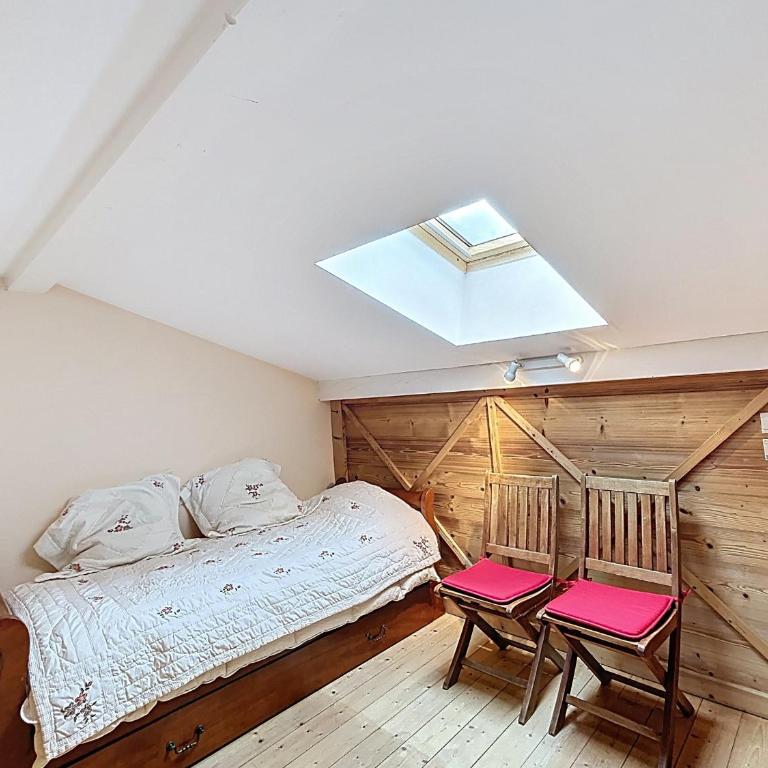 Appartement 2 chambres, mezzanine, vue Mont Blanc, proche village, parking - FR-1-560-164 - Appartement - 11
