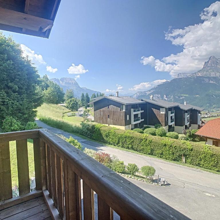 Appartement 2 chambres, mezzanine, vue Mont Blanc, proche village, parking - FR-1-560-164 - Appartement - 12