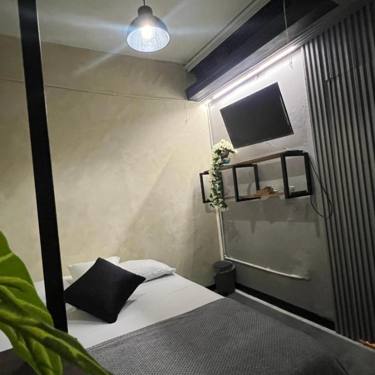 Urban Hostal Bar - Habitación Deluxe - 3