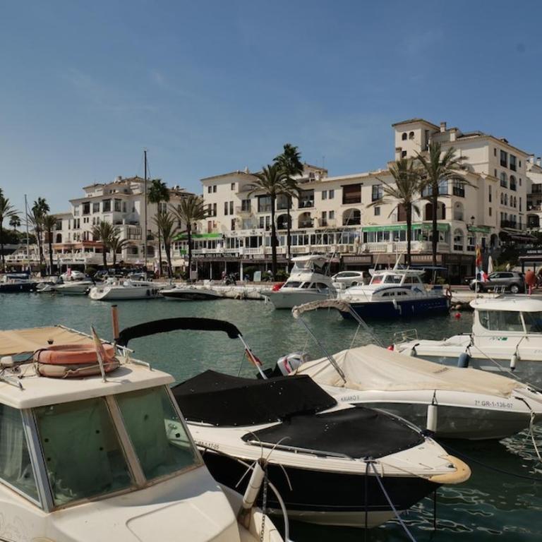 Cosy Apartment in Puerto Duquesa - Two-Bedroom Deluxe Apartment with Harbour View - 13
