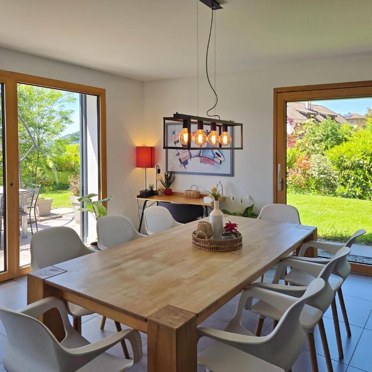 Montreux Holiday Home - Deluxe Villa - 11