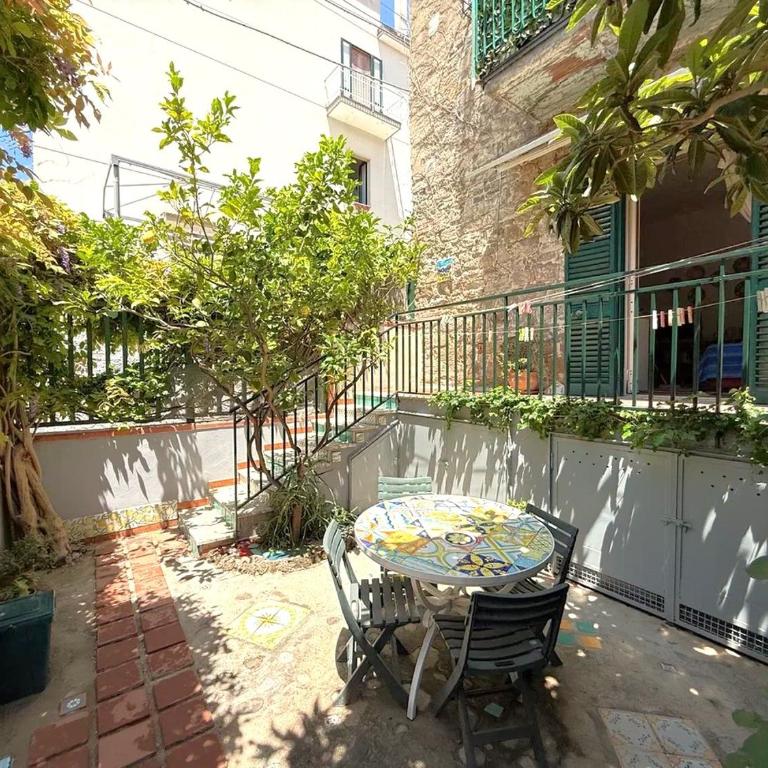 Historical Center with Garden "The Beach and The Cliff" 4 - Appartamento con Vista Giardino - 4