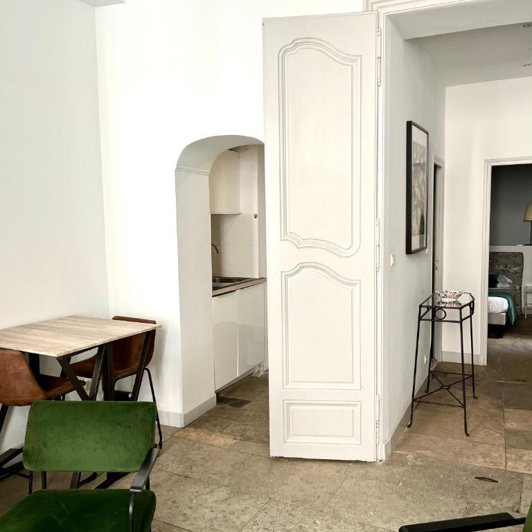 La Canourgue, Appart de charme ,Parking gratuit - Apartamento - 6