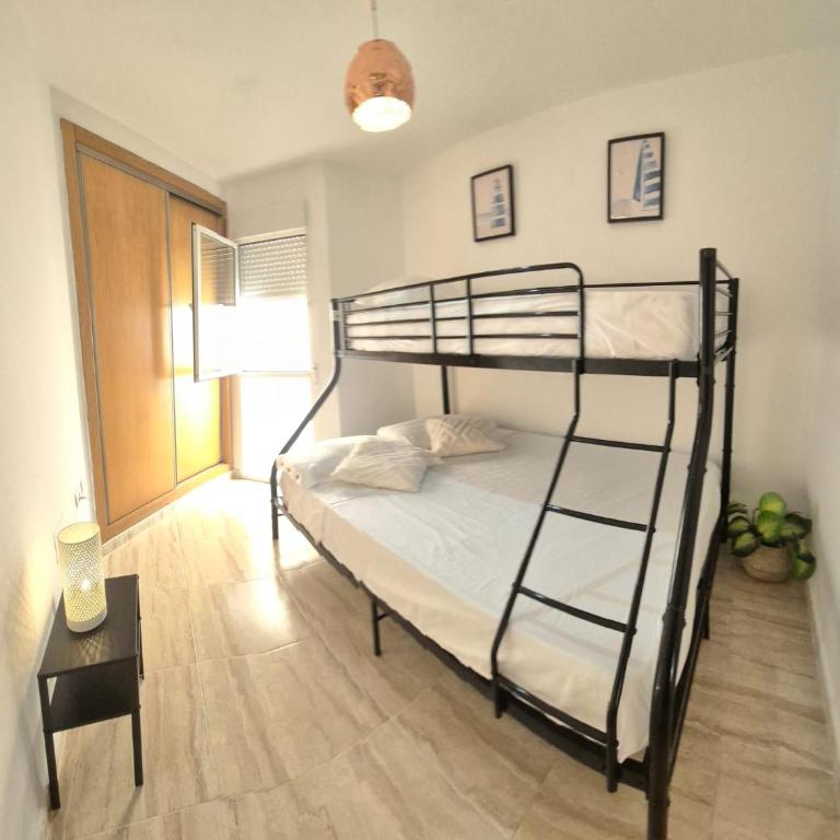 Cozy apartment with private parking near center and beach - Apartamento de 2 dormitorios con balcón - 4