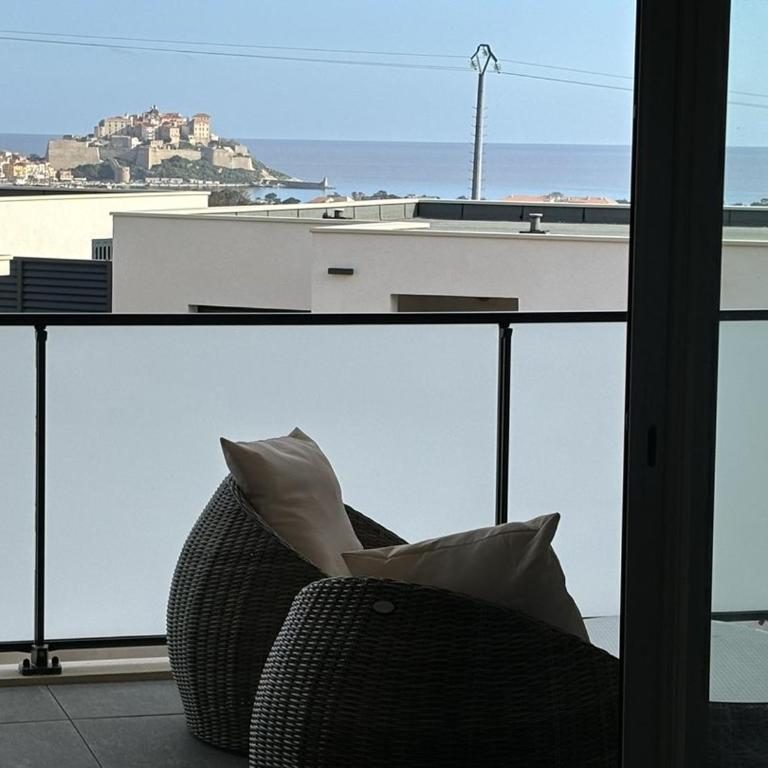 Appartement T2 vue mer et citadelle - One-Bedroom Apartment with Sea View - 2