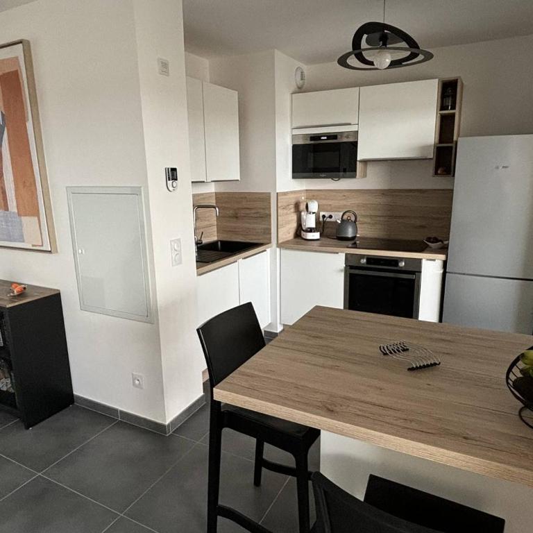 Appartement T2 vue mer et citadelle - One-Bedroom Apartment with Sea View - 3