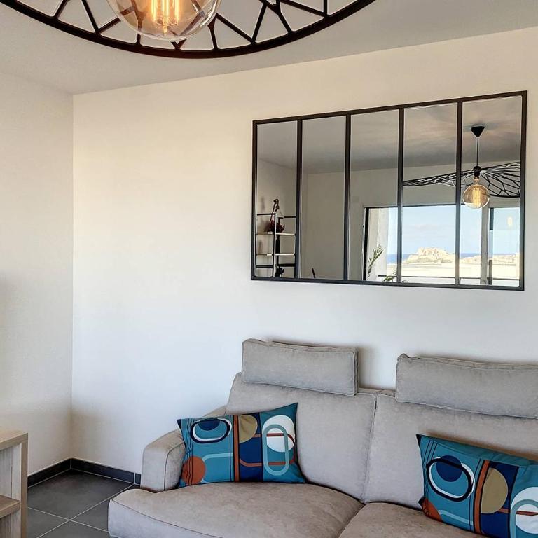 Appartement T2 vue mer et citadelle - One-Bedroom Apartment with Sea View - 4