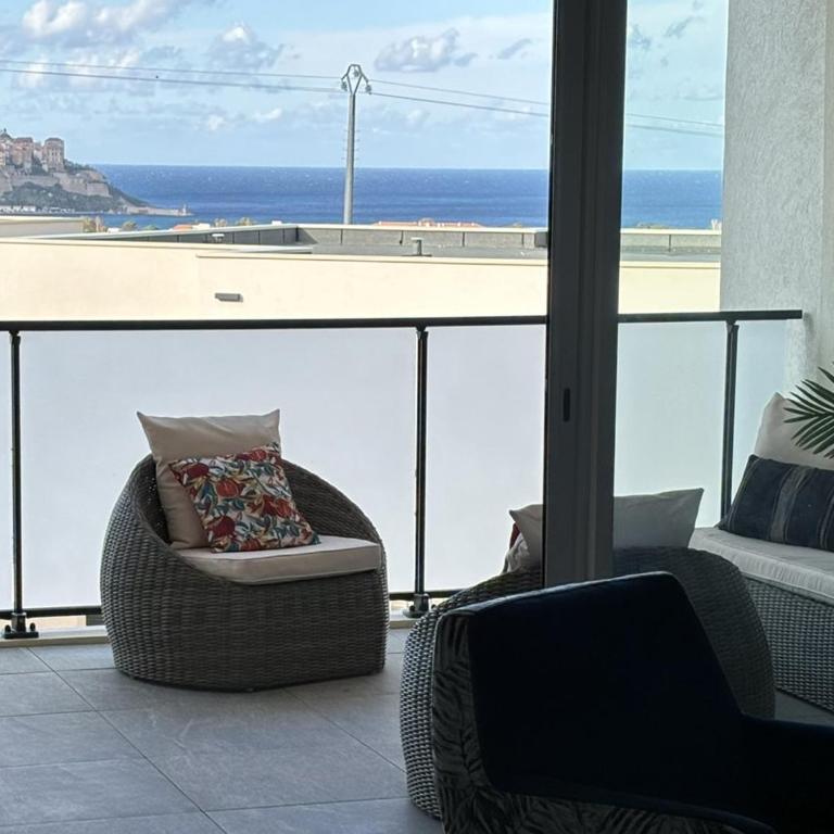 Appartement T2 vue mer et citadelle - One-Bedroom Apartment with Sea View - 15