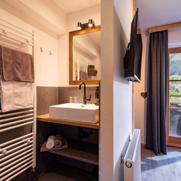 Pension Edelweiss - Doppelzimmer mit Dusche - 6