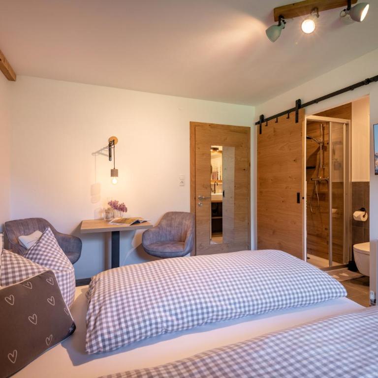Pension Edelweiss - Doppelzimmer mit Dusche - 5