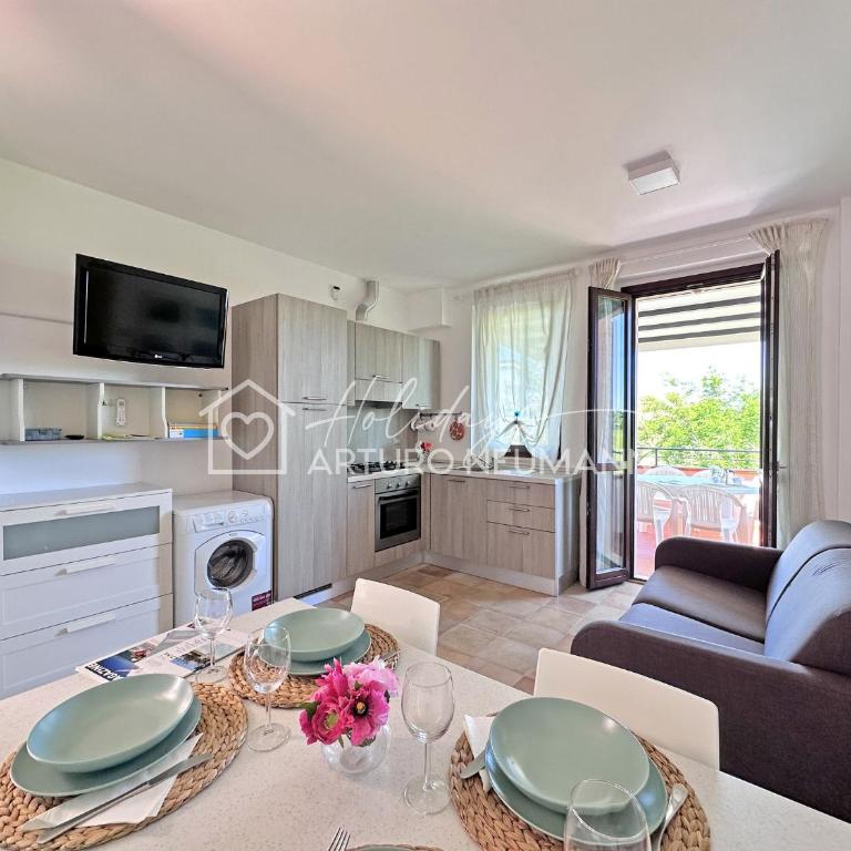 229 - Appartamento trilocale al primo piano con ampio terrazzo - al residence Adamo ed Eva con piscina e campo da calcetto, climatizzato - SPIAGGIA INCLUSA AL WHITE BEACH CLUB - Two-Bedroom Apartment - 2
