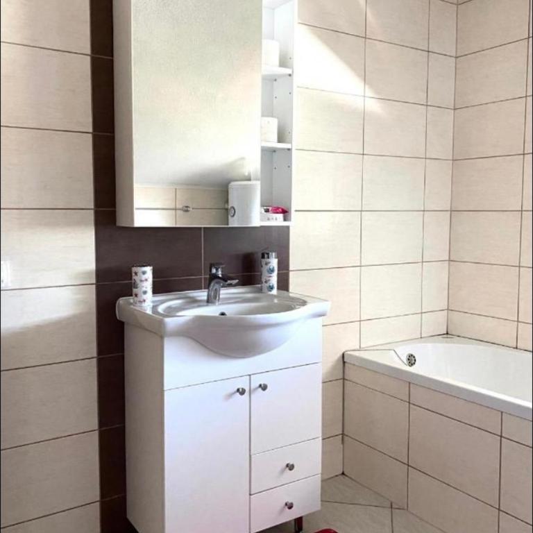 BIG Apartment 3 Bedrooms - Three-Bedroom Apartment - 29