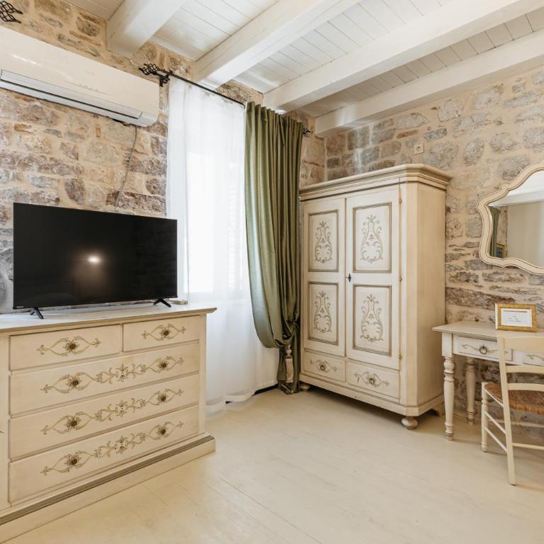 Apartments Leo - Two-Bedroom Loft Apartment - 6