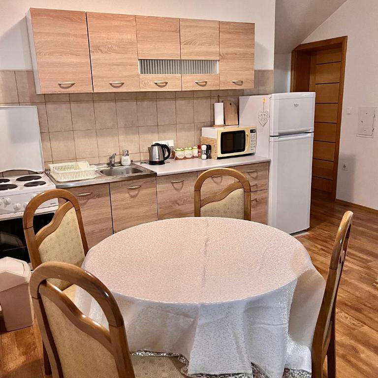 BIG Apartment 3 Bedrooms - Three-Bedroom Apartment - 5