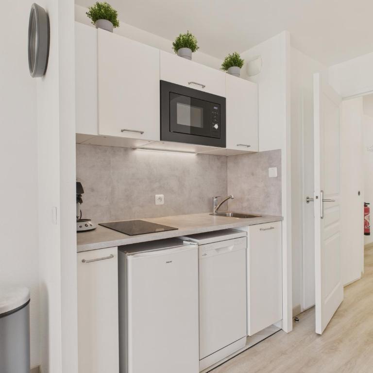 Face au port - 400m plage - Appart pour 2 - Appartement - 9