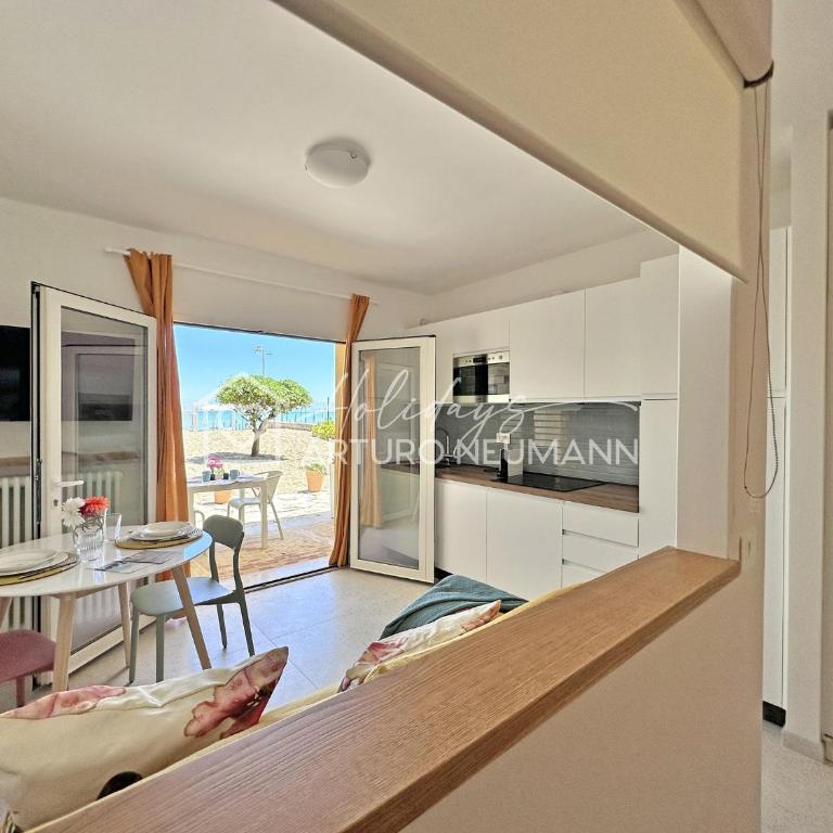 223 - Monolocale ristrutturato in centro a Marcelli e direttamente sul mare - SPIAGGIA INCLUSA - One-Bedroom Apartment - 4