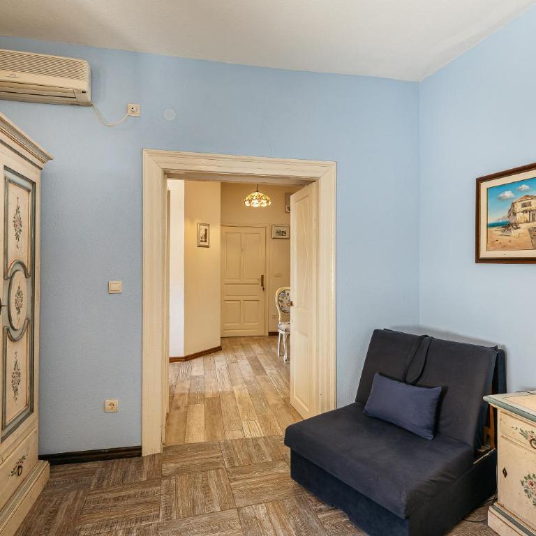 Apartments Leo - One-Bedroom Apartment with Garden View - 7