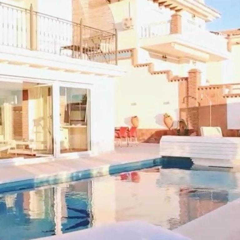 House with sea views and swimming pool - Villa - 66