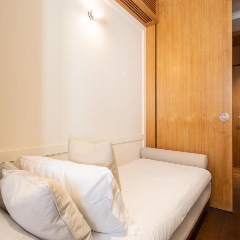 Old Bridge Exclusive Apartment 2 BDR - Two-Bedroom Apartment - 9